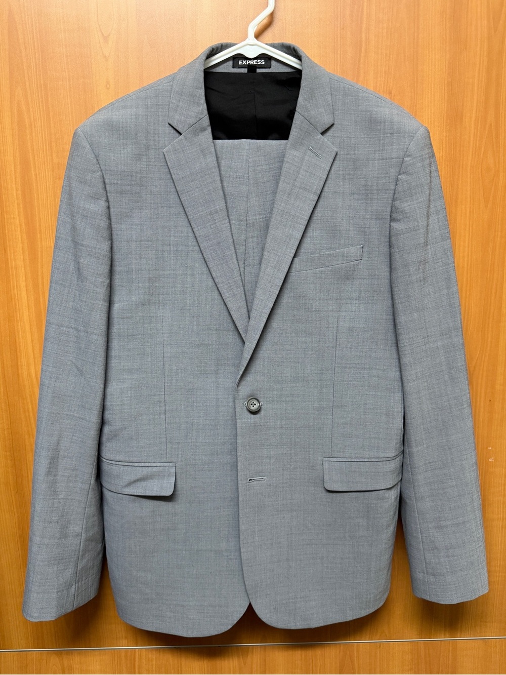 Express Men’s 2-Piece Light Gray Suit - Extra Slim + 32×32 Pants